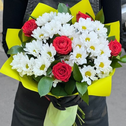 Букет с розами и хризантемами "Волшебство" - заказ с достакой с доставкой в по Кусе